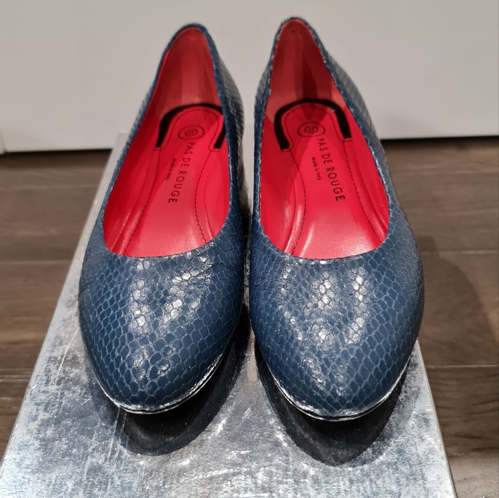 PAS DE ROUGE BLUE LOW HEEL SHOES SIZE 6.5